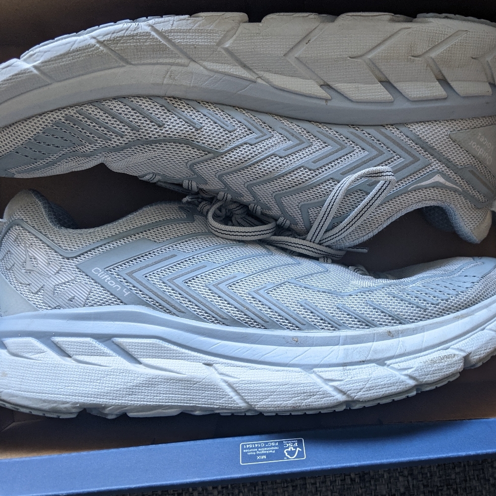 OV Hoka Clifton 4 sneakers, size 8